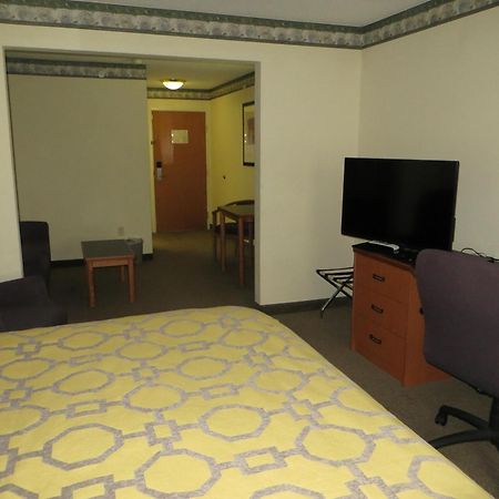 Baymont By Wyndham Fort Wayne Chambre photo