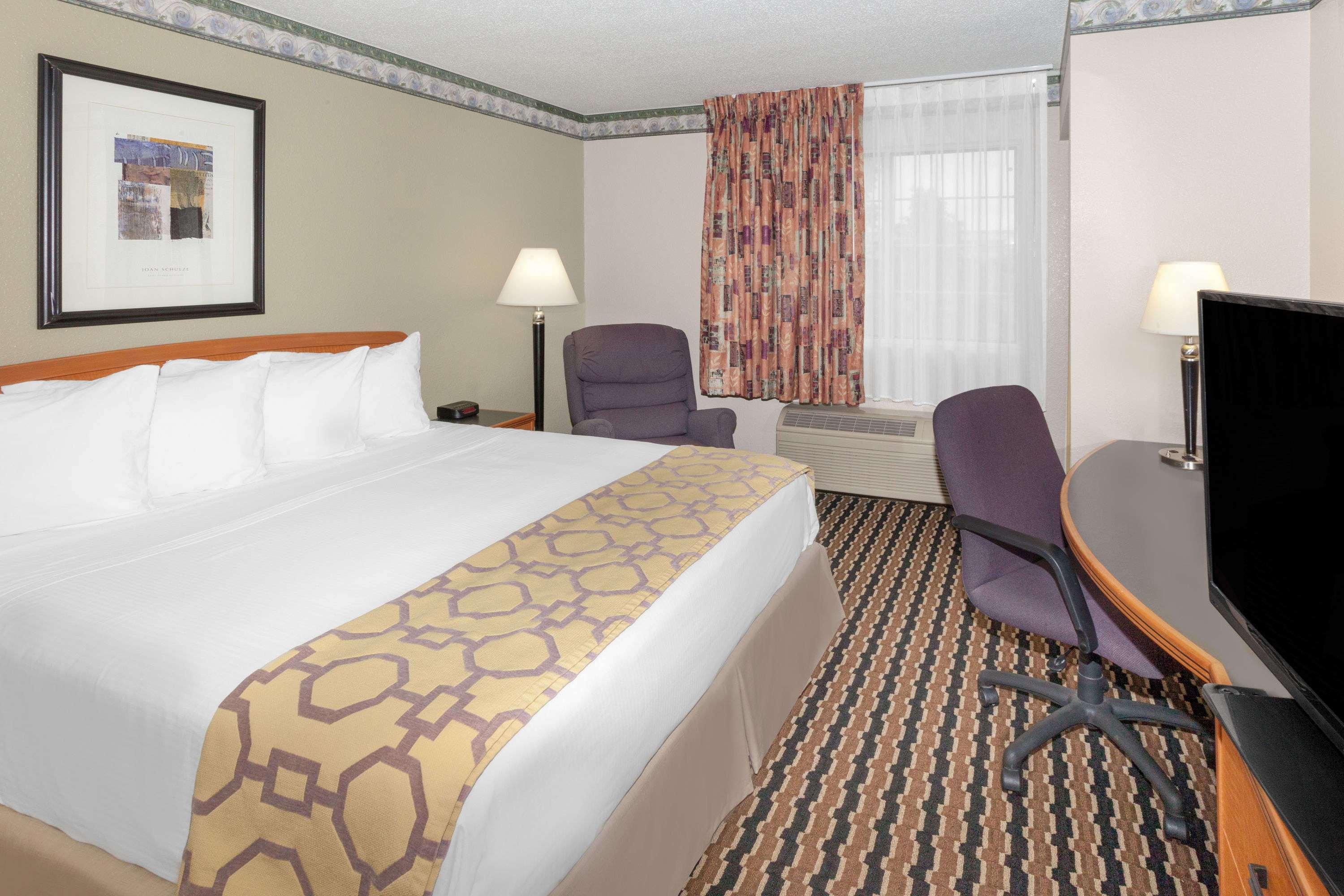 Baymont By Wyndham Fort Wayne Extérieur photo
