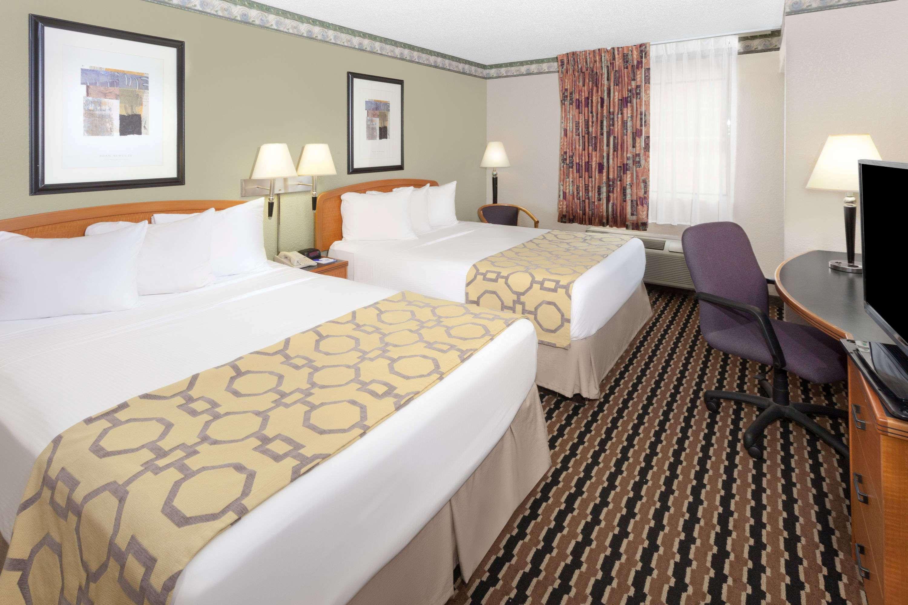 Baymont By Wyndham Fort Wayne Extérieur photo