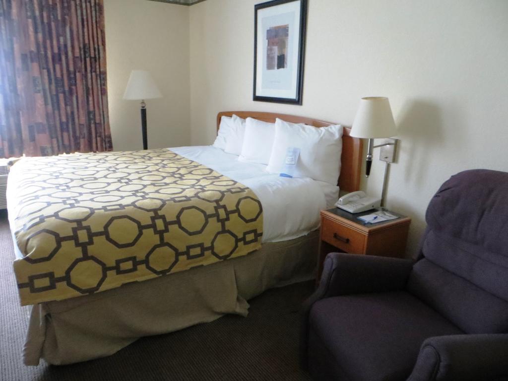 Baymont By Wyndham Fort Wayne Extérieur photo