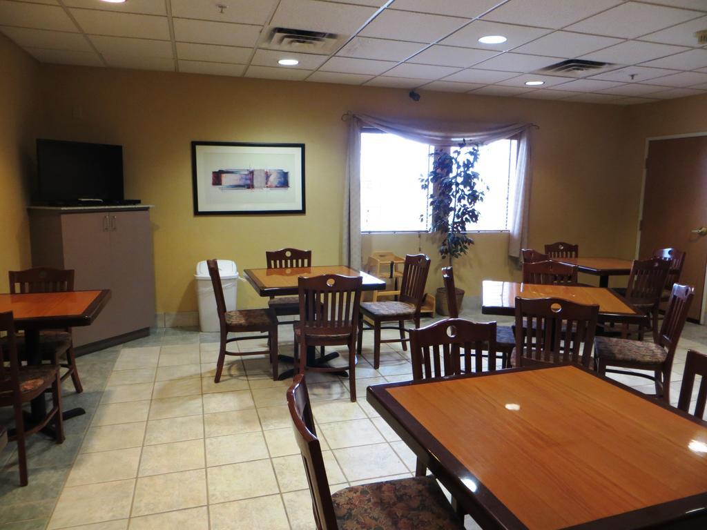Baymont By Wyndham Fort Wayne Extérieur photo